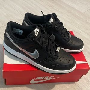 Gradeschool Nike Dunk Low - Black and Silver Size 6.5Y